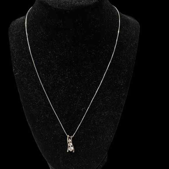 Sterling Silver 925 Graduated CZ Three Stone Pendant Necklace - Picture 3 of 9
